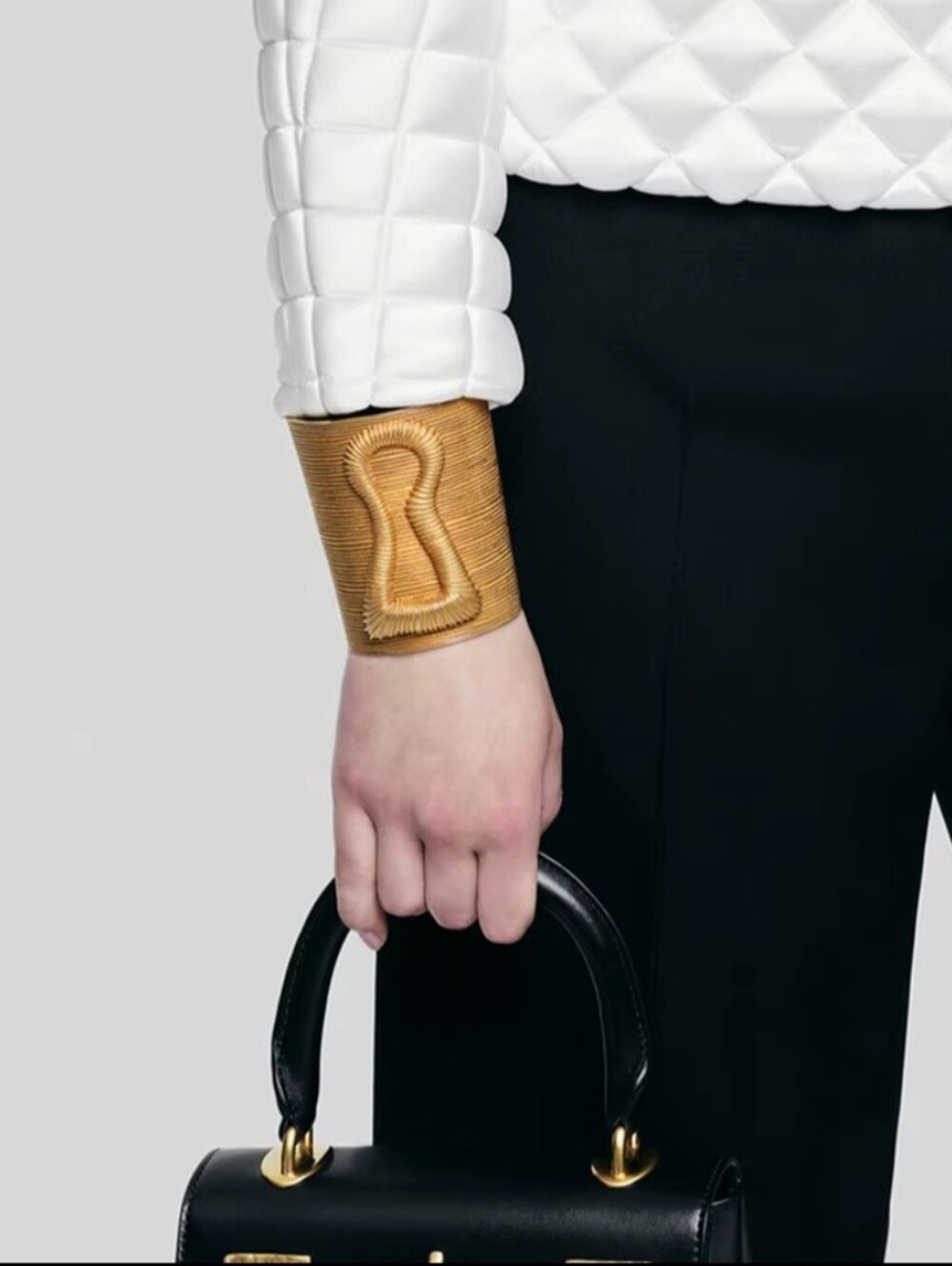 Gold Sculpted Keyhole Cuff Bracelet - Women Accessories Fashion